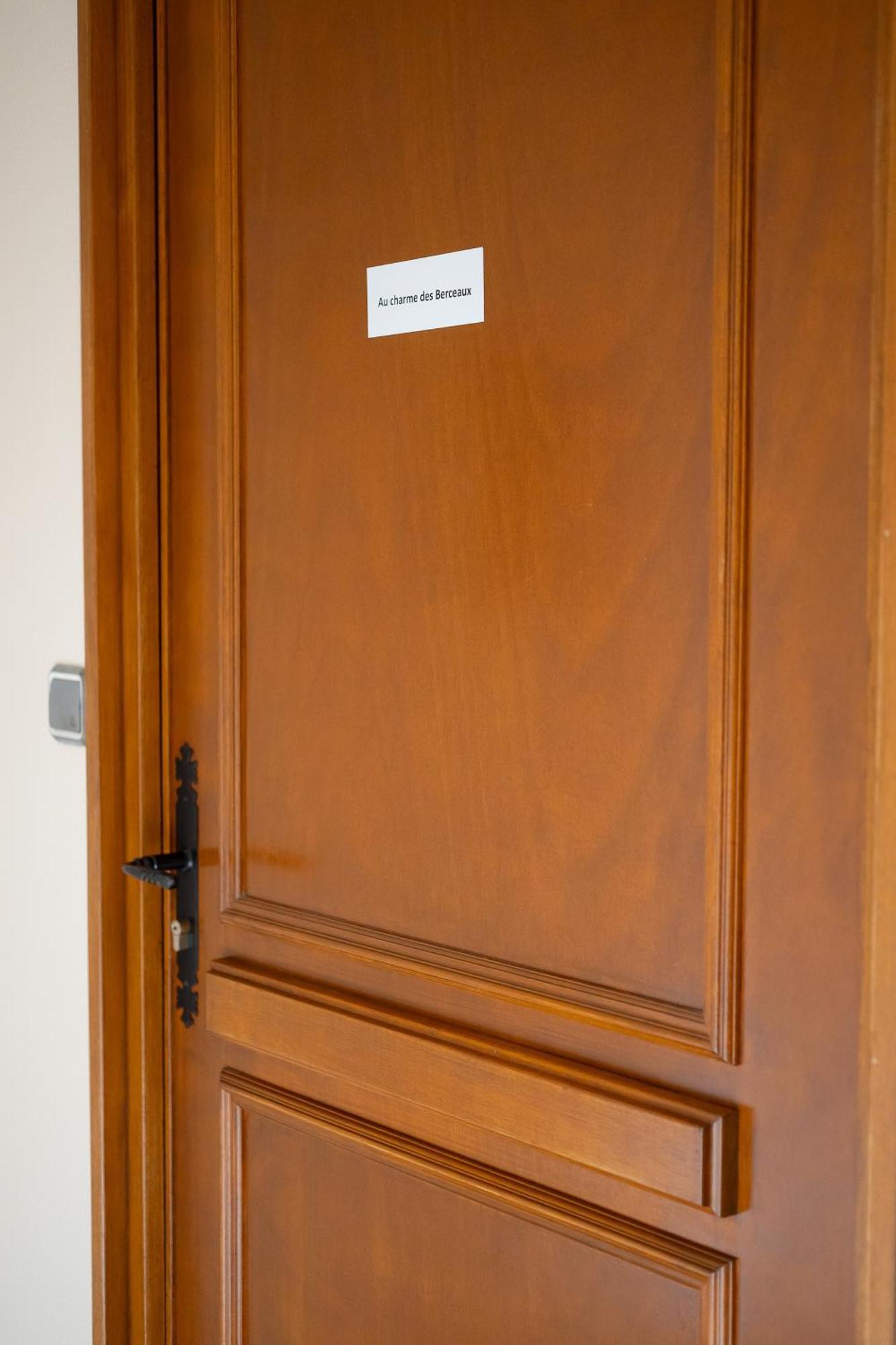 Le Charme Des Berceaux Lägenhet Épernay Exteriör bild